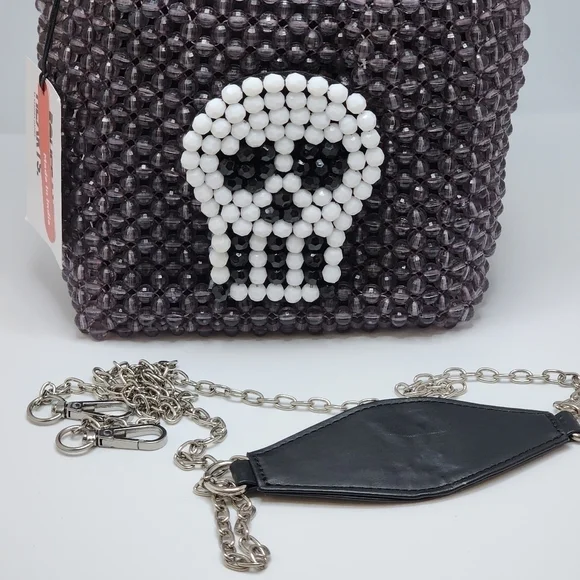 Bouffants and Broken Hearts by Kendra Dandy - Picture 7 of 11